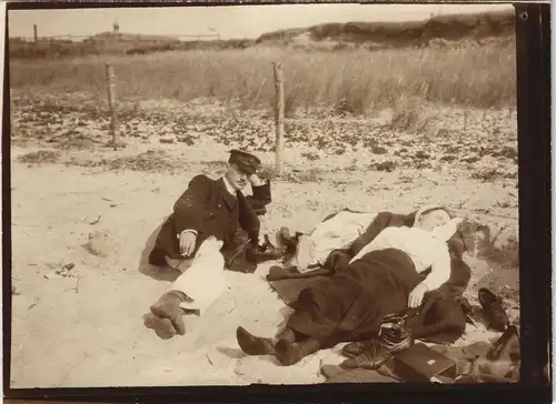 Foto Insel Sylt Mann und Frau in den Dünen 1908 Privatfoto Foto
