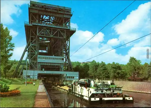 Ansichtskarte Niederfinow Schiffshebewerk: Frachtkahn vor Einfahrt 1974