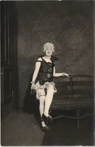 Foto  Erotik Frau in erotischem Kostüm 1926 Privatfoto