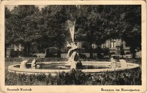 Ansichtskarte Rostock Brunnen im Rosengarten 1942