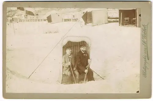 Westerland-Sylt Männer im Strandkorb, Umkleidezelte CDV Kabinettfoto 1893