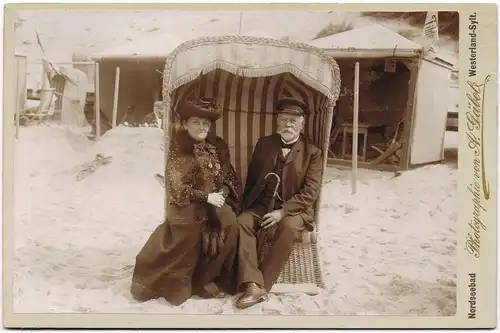 Westerland-Sylt Strandkorb - Mann u. Frau - Zelt CDV Kabinettfoto 1904