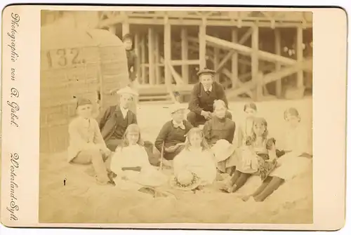 Westerland-Sylt Kinder vor Strandkorb Wandelbahn CDV Kabinettfoto 1895