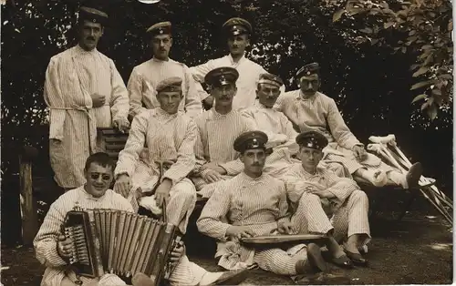 Militaria WK1 Solkdaten musizieren Lazarett WK1 Frankreich 1916 Privatfoto Foto