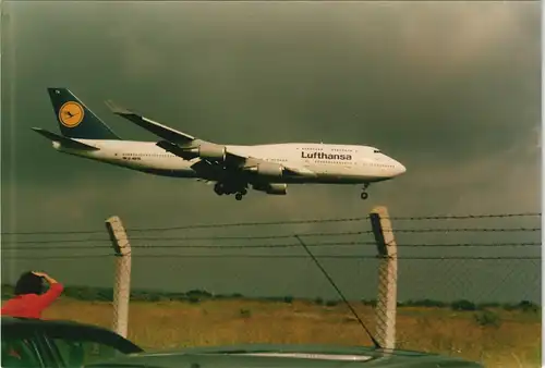 Flugwesen Airplane Foto: Lufthansa Jumbo-Jet 747 bei Landung 1993 Privatfoto