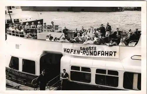 Altona-Hamburg GROSSE HAFEN-RUNDFAHRT Schiff Personen auf Deck Echtfoto-AK 1960