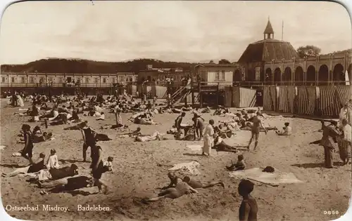 Misdroy Międzyzdroje Strand belebt mit Personen, Badeleben 1930