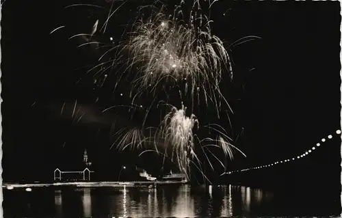 Ansichtskarte Konstanz Seenachtfest Feuerwerk über dem Hafen Gelände 1960