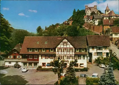 Berneck (Schwarzwald) Gasthof z. Rössle, Auto VW Käfer Parkplatz davor 1970