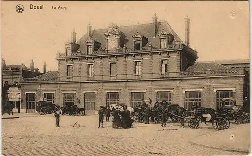 CPA Douai Dowaai Kutschen vor dem Bahnhof (Gare) 1914