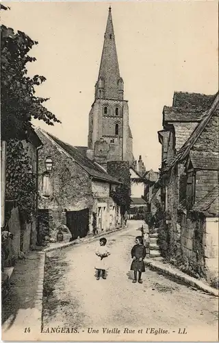 CPA Langeais Une Vieille Rue et l'Eglise - Kinder 1913