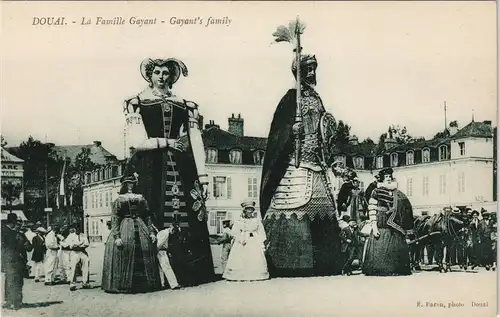 CPA Douai Dowaai La Famille Gayant - Gayant's, Parade family 1914
