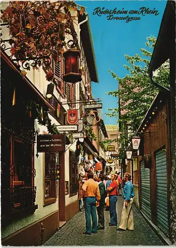 Rüdesheim (Rhein) Drosselgasse, Personen vor Kneipe Wein-Lokale 1982