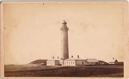 Kampen (Sylt) Leuchtturm, Nebengebäude - Gesamtsicht 1886 Kabinettfoto