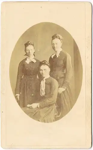 Sylt Junge Frauen in Tracht, Photo Nickelsen Westerland CDV 1886 Kabinettfoto