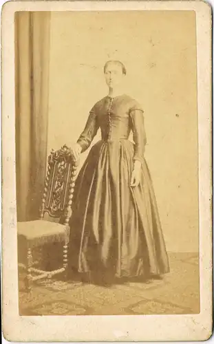 Sylt Frau stehend in Sylter Tracht, Nickelsen, Westerland CDV 1887 Kabinettfoto