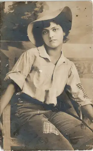 Foto  Frauen Porträt frühe Fotokunst 1918 Foto  1. Weltkrieg als Feldpost