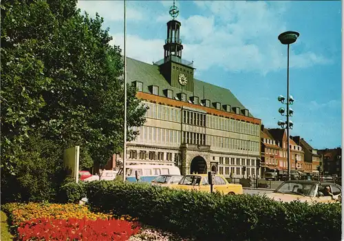 Ansichtskarte Emden Rathaus mit Vorplatz 1987