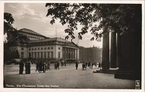Ansichtskarte Mitte-Berlin Unter den Linden - Staatsoper, belebt 1934