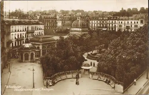 Ansichtskarte Wiesbaden Partie am Hochbrunnen mit Anlagen 1926