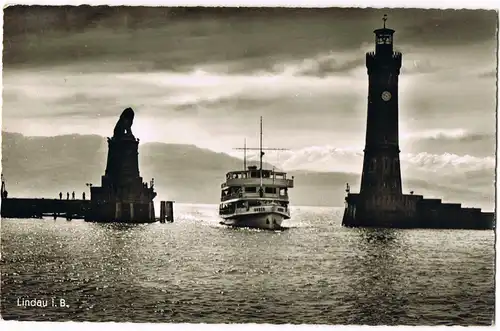 Ansichtskarte Lindau (Bodensee) Einfahrt des Schiffes - Stimmungsbild 1956