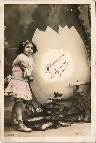 Ostern Easter - Mädchen mit Riesenei - Fotokunst Frankreich 1910