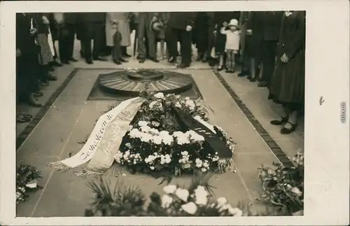 CPA Paris Gedenkfeier Le Tombeau du Soldat Inconnu 1955