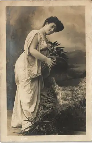 Menschen Soziales Leben Fotografie Foto Frau in Gewand 1906   Erotik