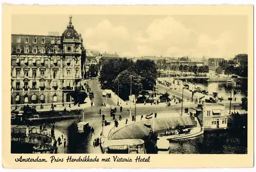 Postkaart Amsterdam Amsterdam Prins Hendrikkade met Victoria Hotel 1943