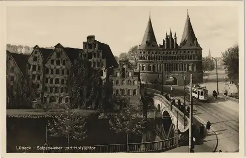 Ansichtskarte Lübeck Holstentor, Speicher - Straßenbahn 1931
