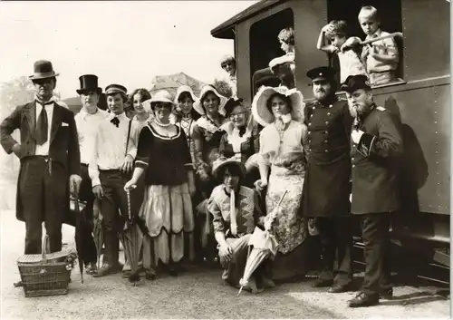 RadeburgZugbedienstete zeitgenössischer Kleidung Traditionsbahn Radebeul  1980