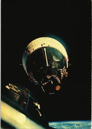 Gemini VIl spacecraft, photographed through the hatch Flugwesen - Raumfahrt 1986