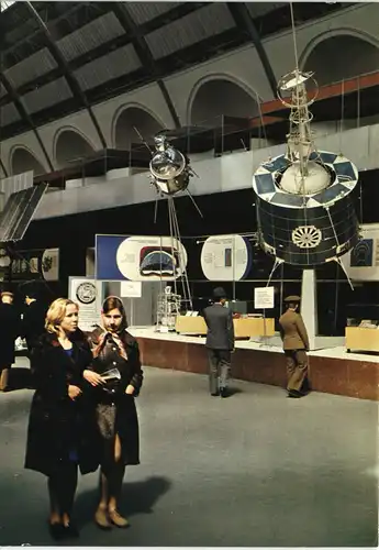 В павильоне «Космос»/Flugwesen Raumfahrt "Kosmos-Station" Russland CCCP 1982