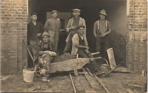 Foto  Maurer Bauarbeiter - mit Zigarette 1922 Privatfoto