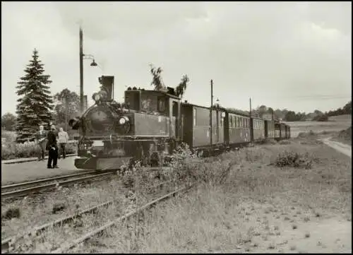 Traditionsbahn Radebeul Ost-Radeburg Zug im Bahnhof Friedewald 1979