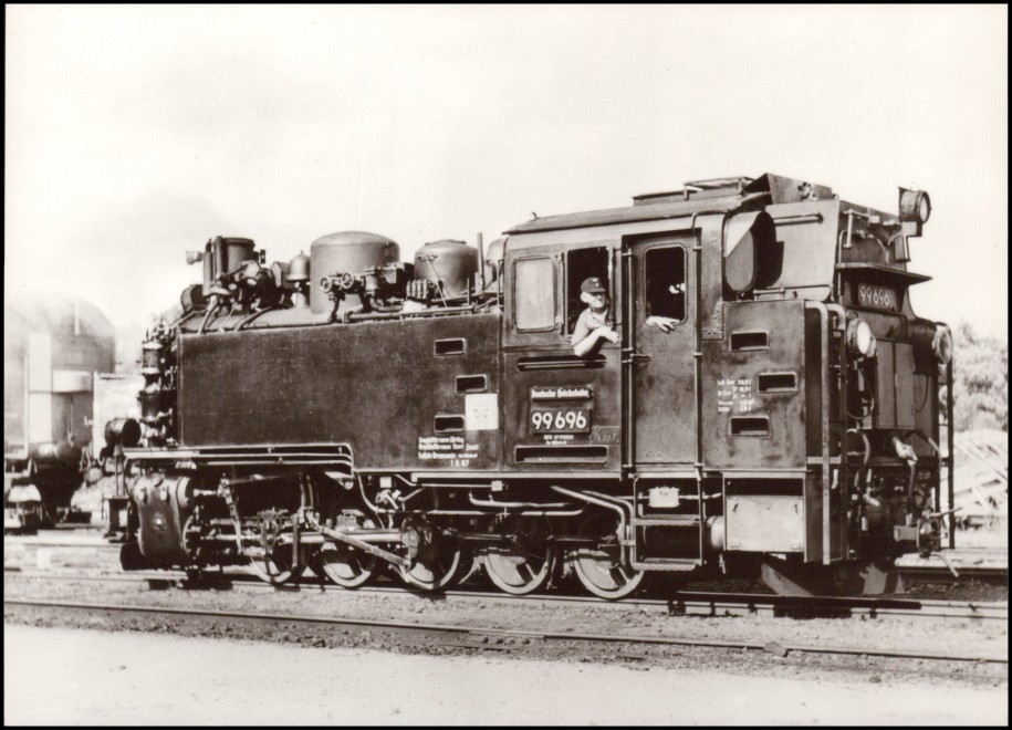 Schmalspur Dampflokomotiven 99 1586 und 99 1608 mit Trabant Ansichtskarte 