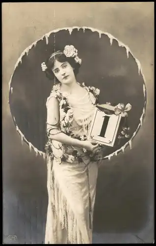 Neujahr/Sylvester schöne Frau mit Karte 1. Januar Fotokunst 1912