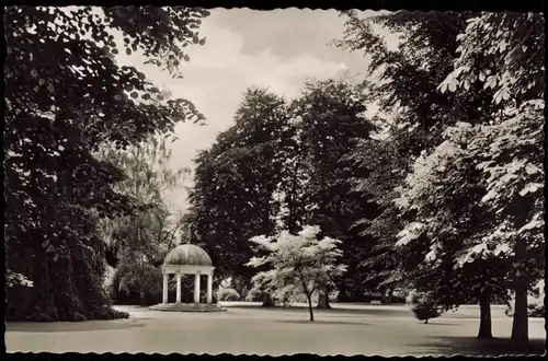 Ansichtskarte Bad Pyrmont Erdbeertempel im Kurpark 1953