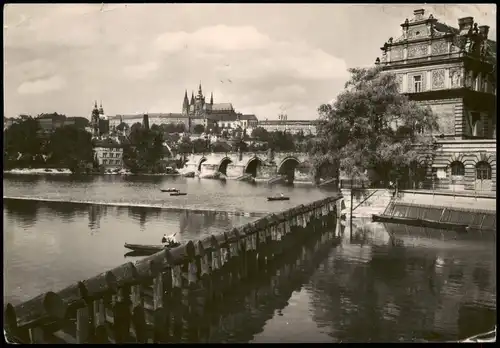 Burgstadt-Prag  Praha Fernansicht der Burg Hradschin Hradčany 1962