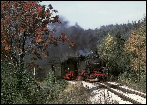 Alte Dampflokomotive hinter dem Bahnhof Kretscham-Rothensehma 2000