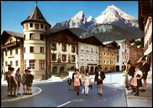 Ansichtskarte Berchtesgaden Marktplatz, Personen in Tracht, Sparkasse 1990