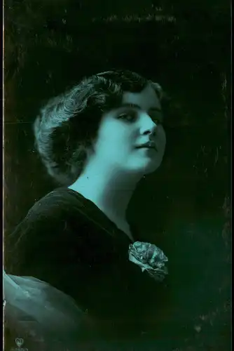 Ansichtskarte  Frühe Fotokunst mit Frauen-Motiv Porträt Frau mit Kleid 1913