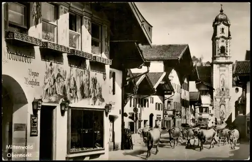 Ansichtskarte Mittenwald Obermarkt, Kühe Dorfidylle, Weinstuben 1959