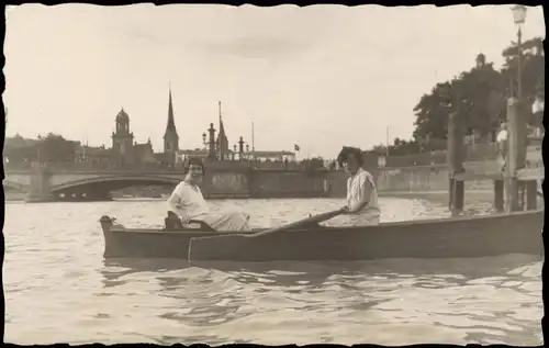 Menschen Soziales Leben - Frauen bei einer Ruder-Partie 1930 Privatfoto