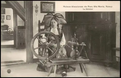 .Frankreich Maison Alsacienne Parc Ste-Marie Nancy, Frau am Spinnrad 1910