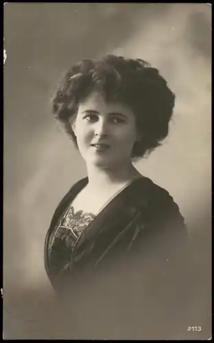 Fotokunst Frauen-Porträtkarte schöne Frau 1915   gel Stempel GLAUCHAU