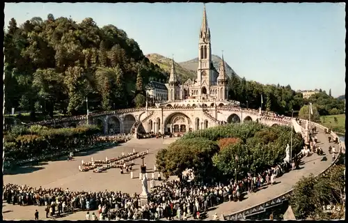 CPA Lourdes Lorda Les Malades assistant au chemin de Croix 1963