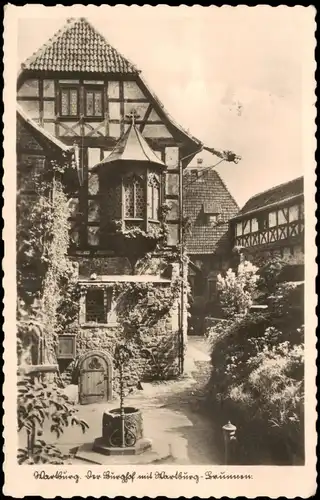 Ansichtskarte Eisenach Wartburg Burghof und Burg-Brunnen DDR AK 1957