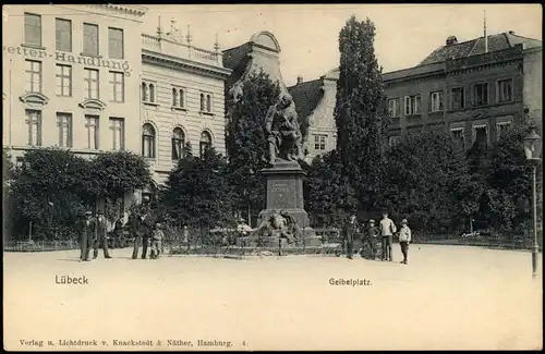 Ansichtskarte Lübeck Geibelplatz, Personen am Denkmal 1900