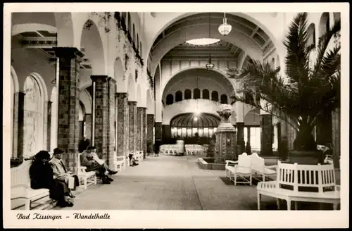 Ansichtskarte Bad Kissingen Inneres der Wandelhalle 1955